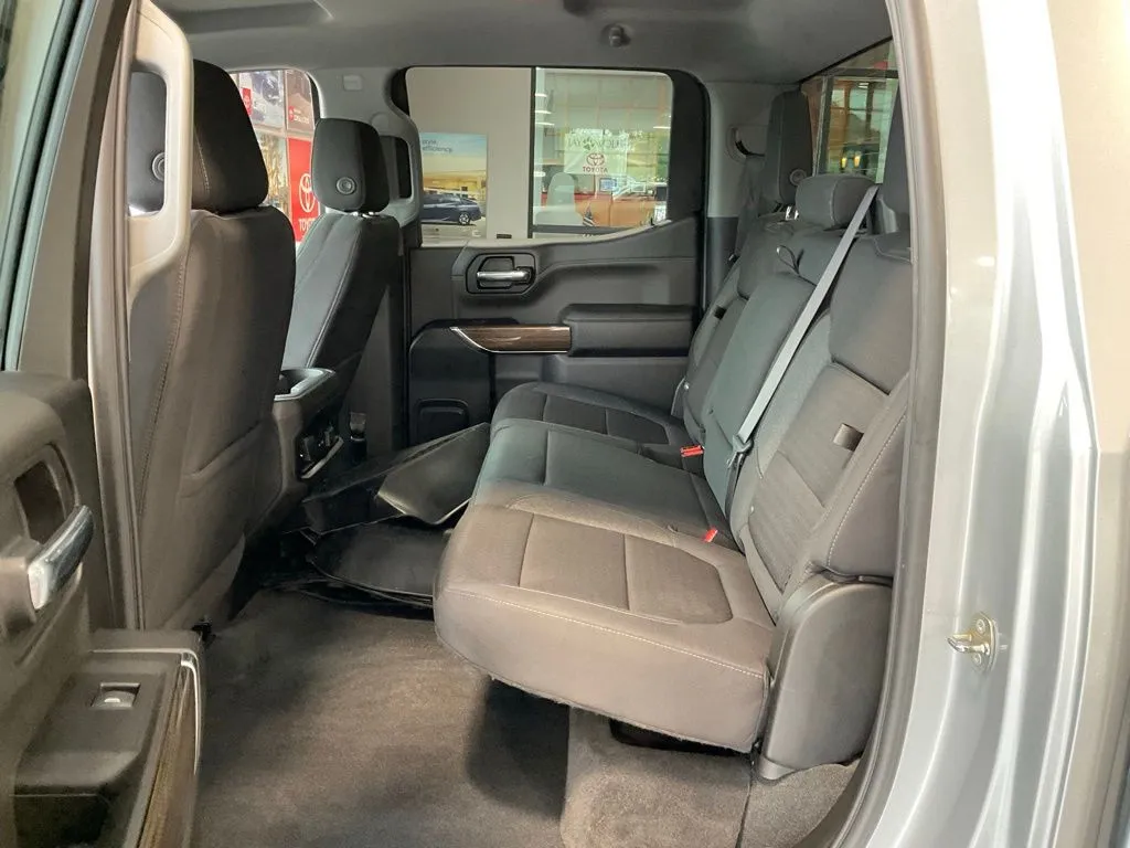 Chevrolet Silverado photo 21