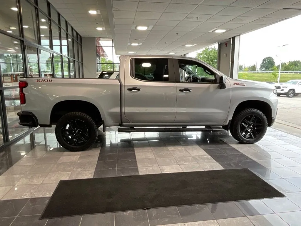 Chevrolet Silverado photo 6