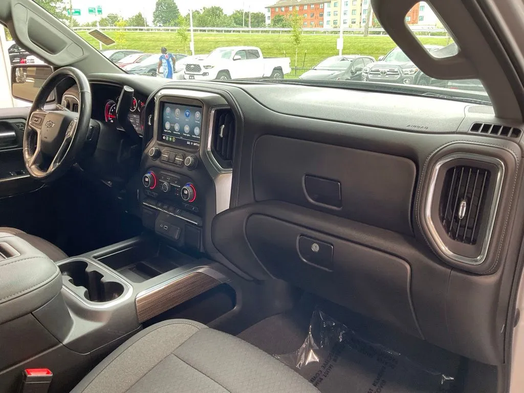 Chevrolet Silverado photo 18