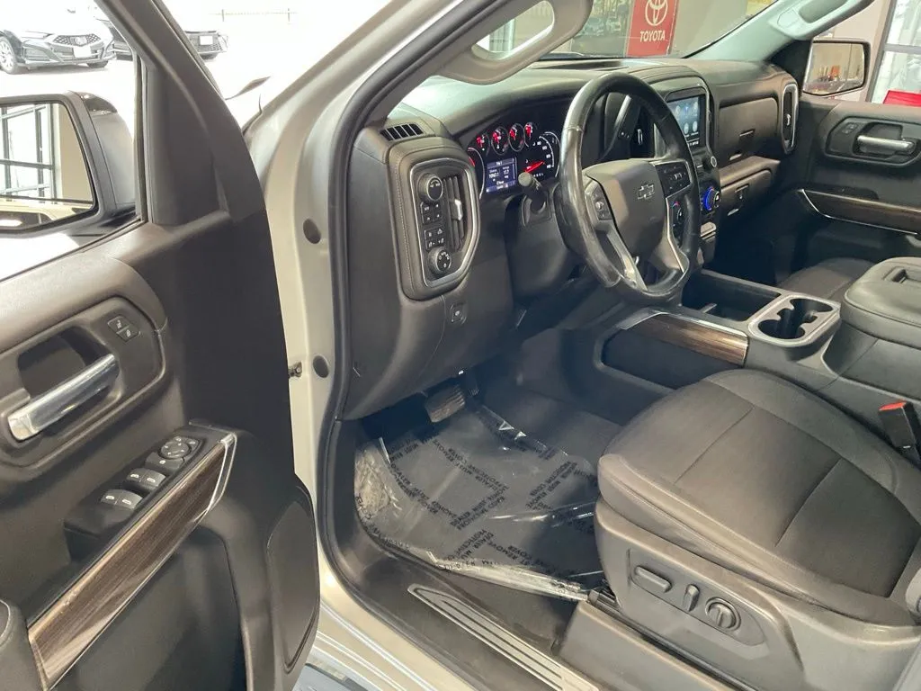 Chevrolet Silverado photo 9