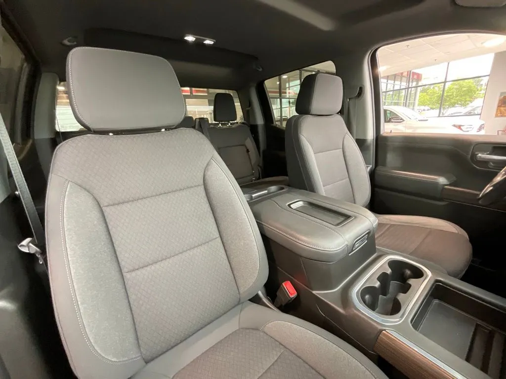 Chevrolet Silverado photo 19