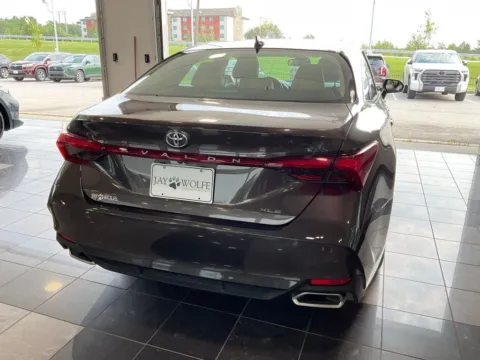 More photos of 2019 Toyota Avalon XLE at Jay Wolfe Toyota, MO