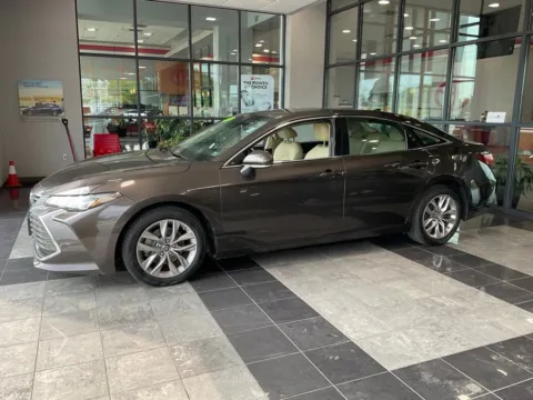 Another view of 2019 Toyota Avalon XLE for sale in Kansas City, MO at Jay Wolfe Toyota