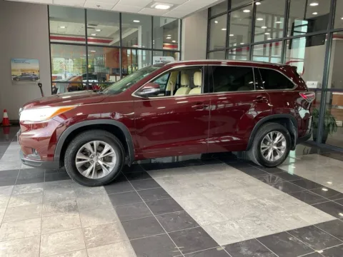 Another view of 2015 Toyota Highlander XLE V6 for sale in Kansas City, MO at Jay Wolfe Toyota