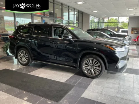 Black 2022 Toyota Highlander Platinum for sale in Kansas City, MO