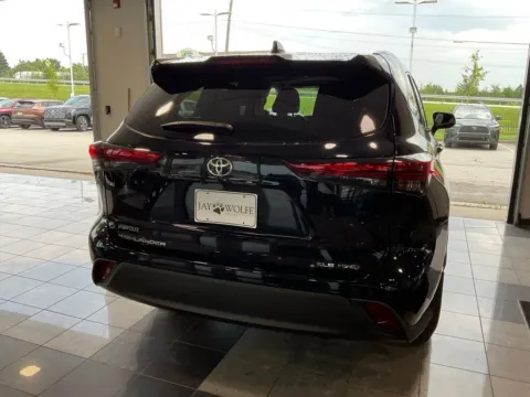 More photos of 2022 Toyota Highlander XLE at Jay Wolfe Toyota, MO