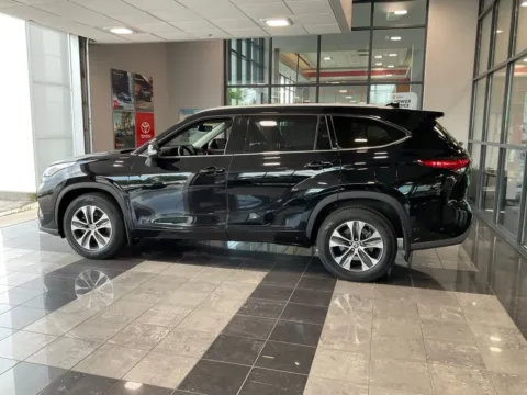 More photos of 2022 Toyota Highlander XLE at Jay Wolfe Toyota, MO