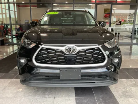 Photos of 2022 Toyota Highlander XLE for sale in Kansas City, MO at Jay Wolfe Toyota