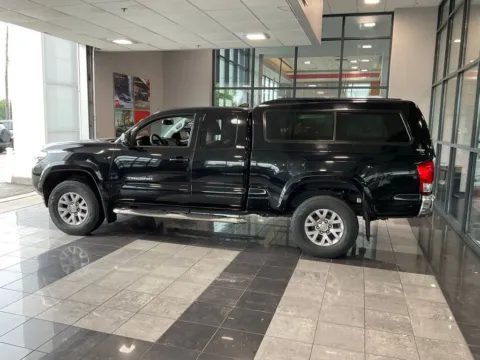 More photos of 2017 Toyota Tacoma SR5 at Jay Wolfe Toyota, MO