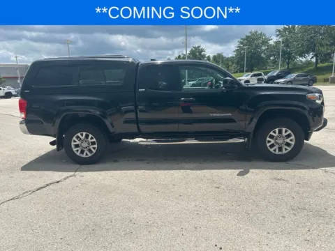 More photos of 2017 Toyota Tacoma SR5 at Jay Wolfe Toyota, MO