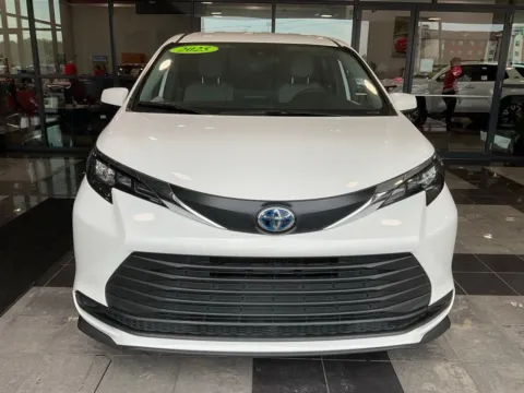 Photos of 2025 Toyota Sienna LE for sale in Kansas City, MO at Jay Wolfe Toyota