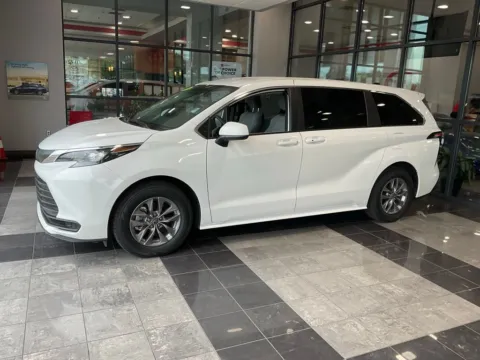 Another view of 2025 Toyota Sienna LE for sale in Kansas City, MO at Jay Wolfe Toyota