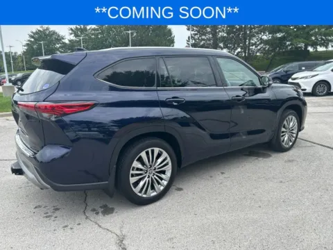 More photos of 2023 Toyota Highlander Hybrid Platinum at Jay Wolfe Toyota, MO