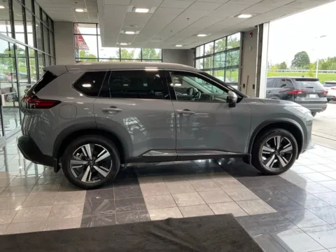 More photos of 2023 Nissan Rogue SL at Jay Wolfe Toyota, MO