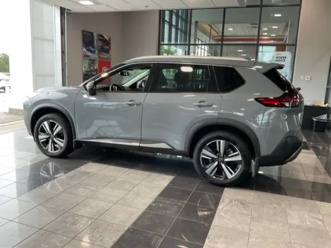 More photos of 2023 Nissan Rogue SL at Jay Wolfe Toyota, MO