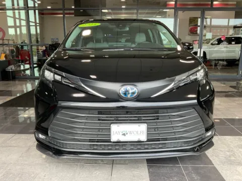 Photos of 2025 Toyota Sienna XLE for sale in Kansas City, MO at Jay Wolfe Toyota
