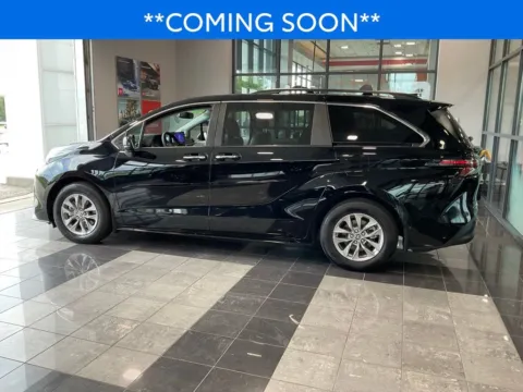 More photos of 2025 Toyota Sienna XLE at Jay Wolfe Toyota, MO