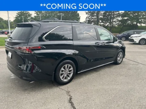 More photos of 2025 Toyota Sienna XLE at Jay Wolfe Toyota, MO