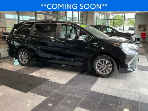 Black 2025 Toyota Sienna XLE for sale in Kansas City, MO