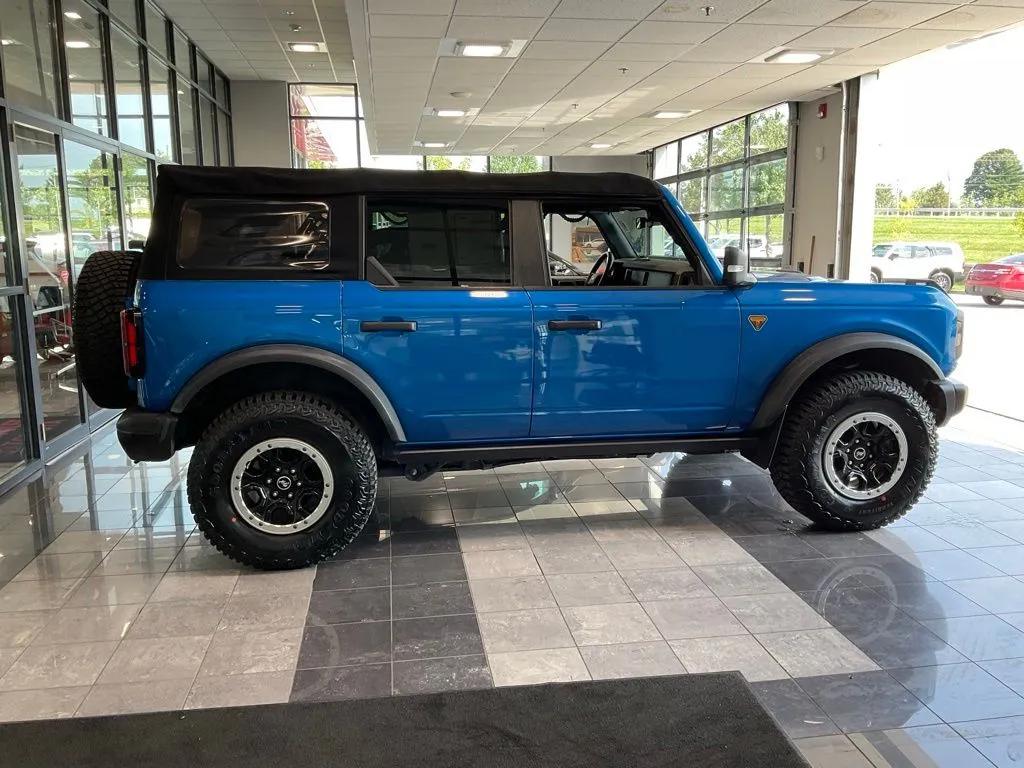 Ford Bronco photo 6