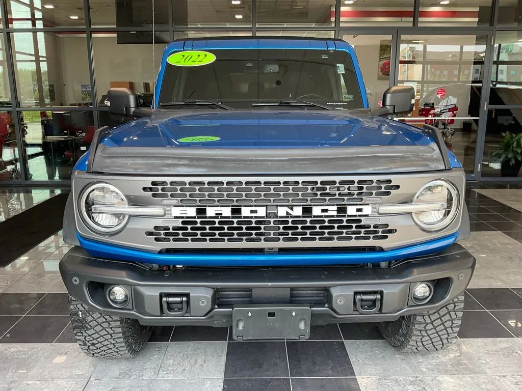 Ford Bronco photo 2