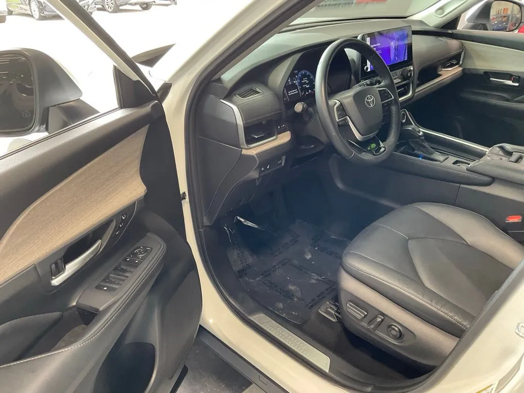 Toyota Grand Highlander photo 9