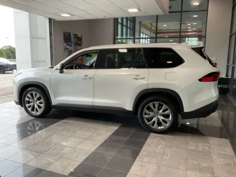 More photos of 2024 Toyota Grand Highlander Limited at Jay Wolfe Toyota, MO
