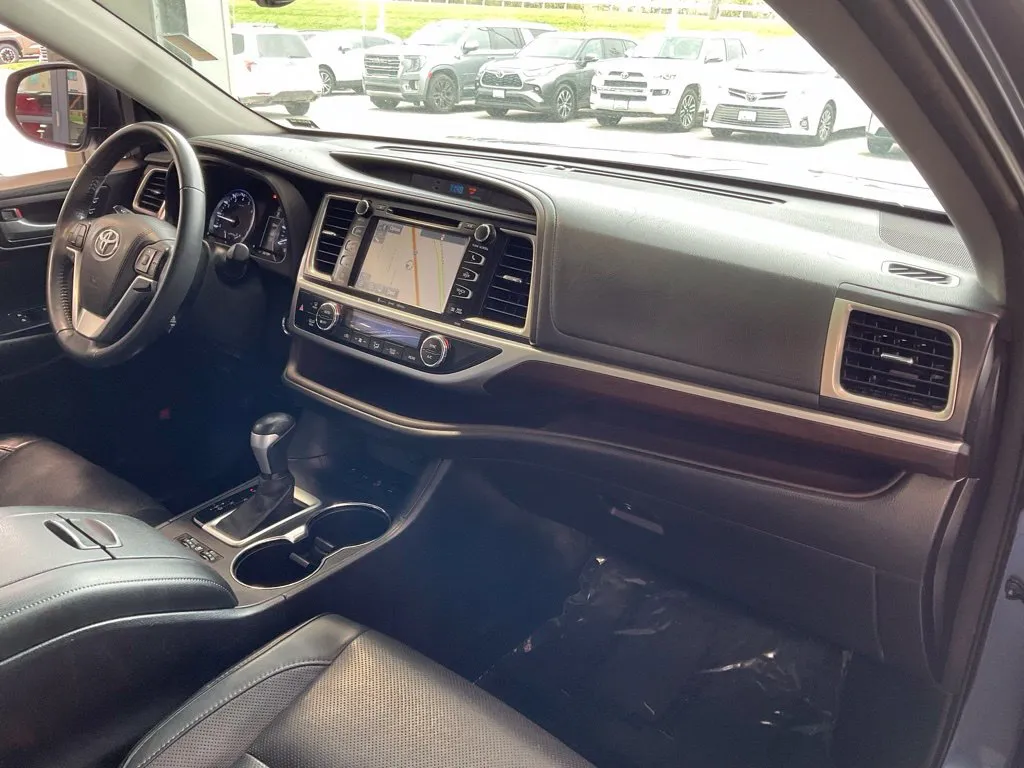 Toyota Highlander photo 19