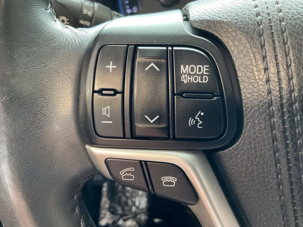 Toyota Highlander photo 12