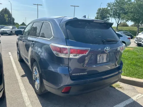 More photos of 2016 Toyota Highlander Limited at Jay Wolfe Toyota, MO