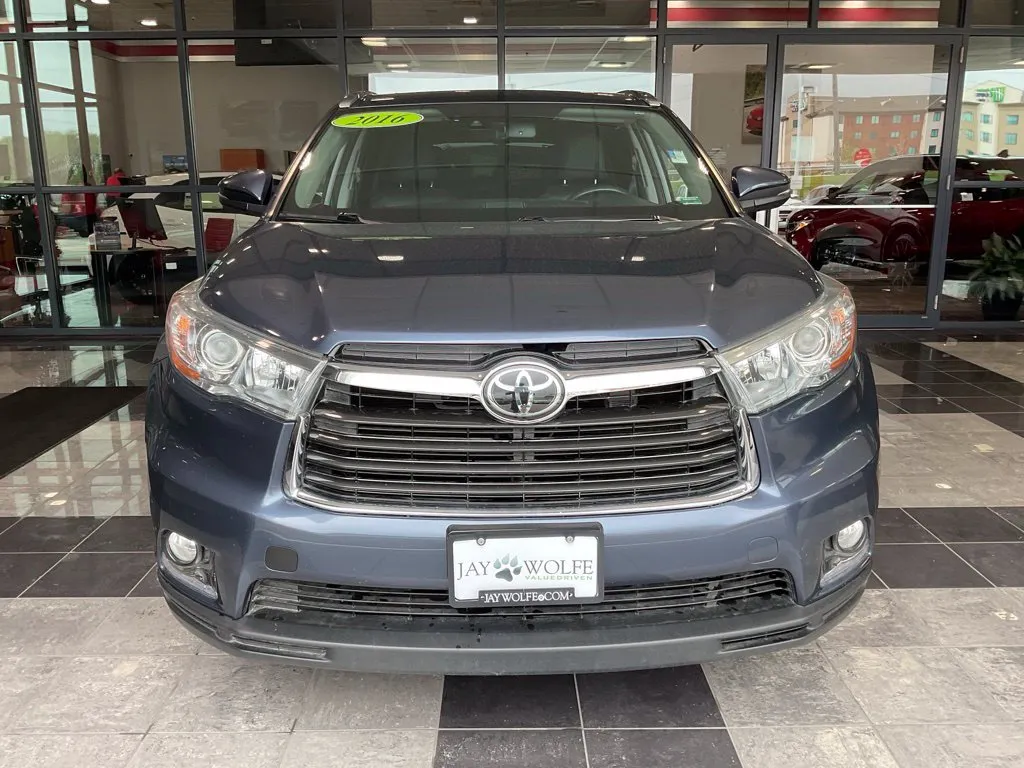 Toyota Highlander photo 2