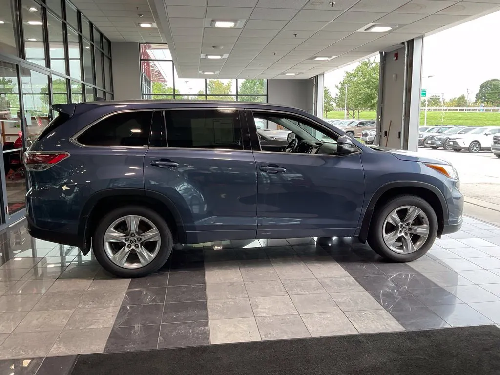 Toyota Highlander photo 6