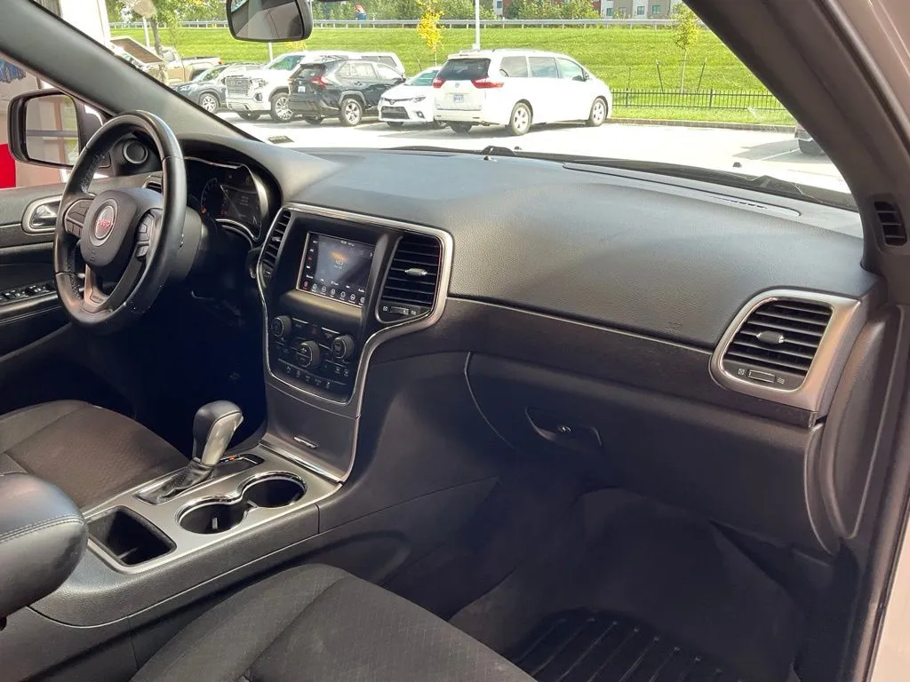 Jeep Grand Cherokee photo 17
