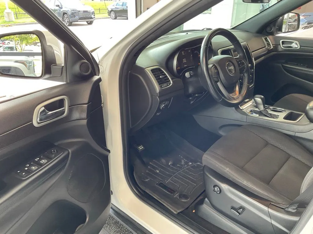 Jeep Grand Cherokee photo 9
