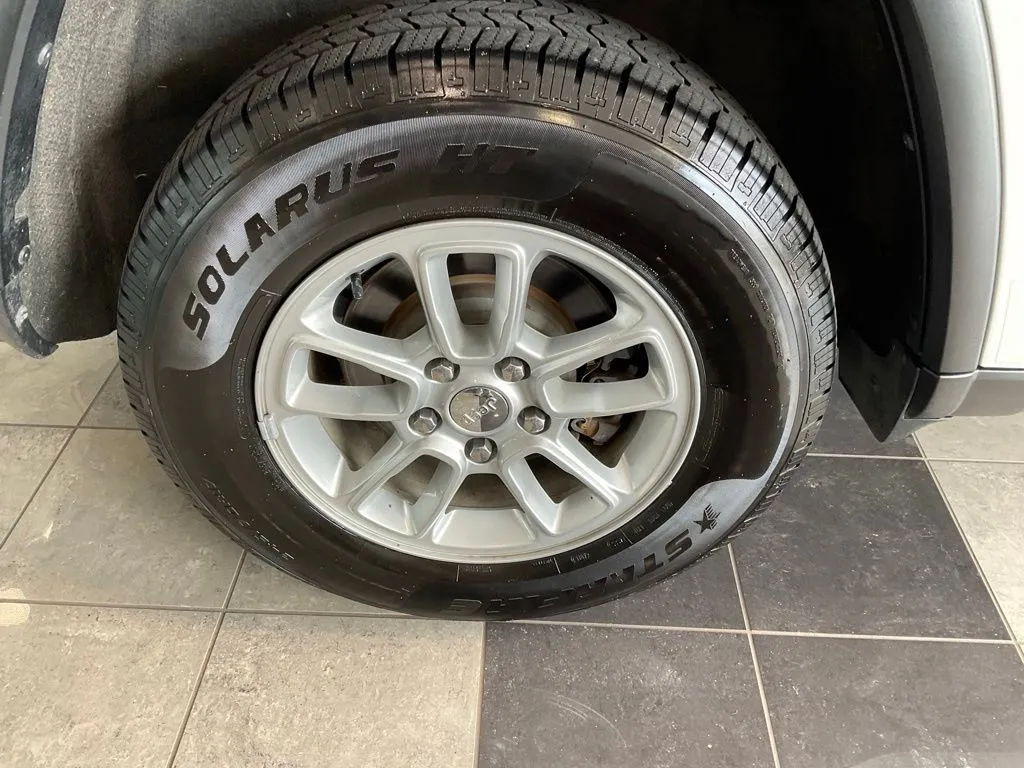 Jeep Grand Cherokee photo 7