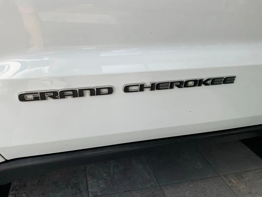 Jeep Grand Cherokee photo 22