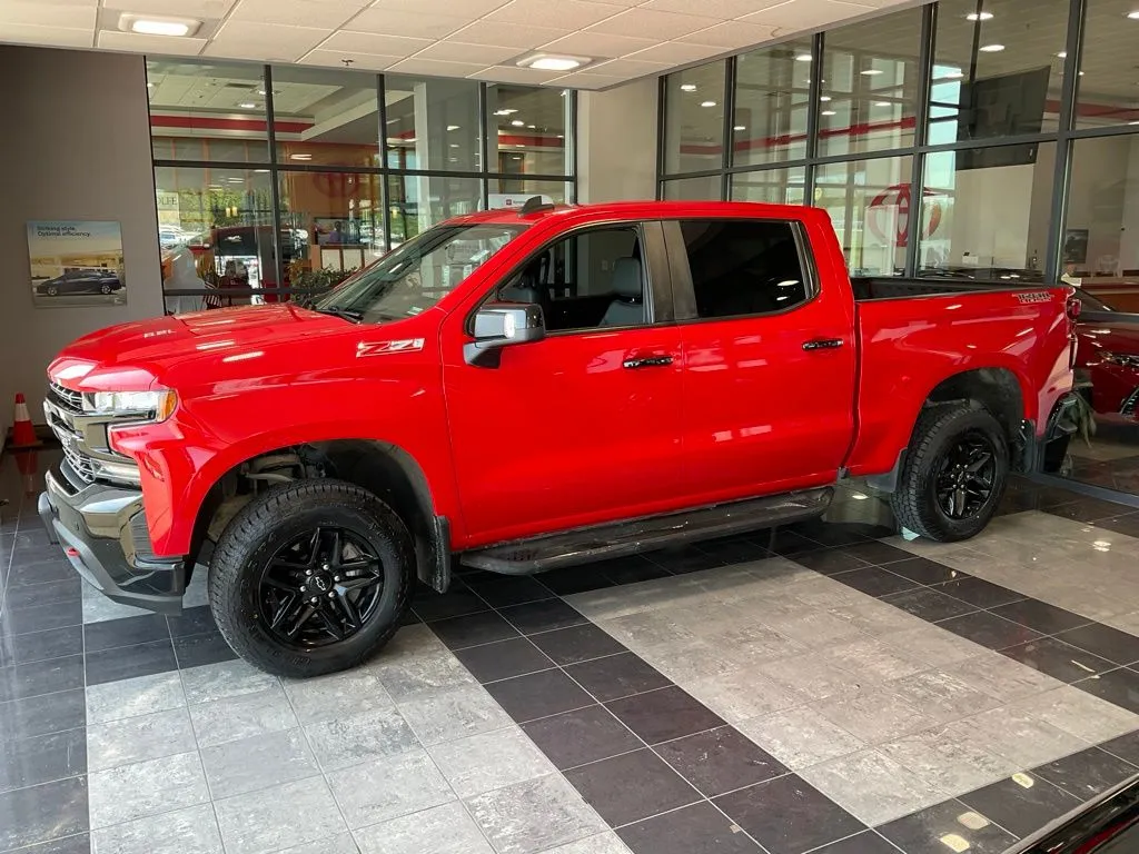 Chevrolet Silverado photo 3
