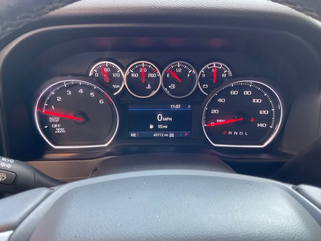 Chevrolet Silverado photo 14
