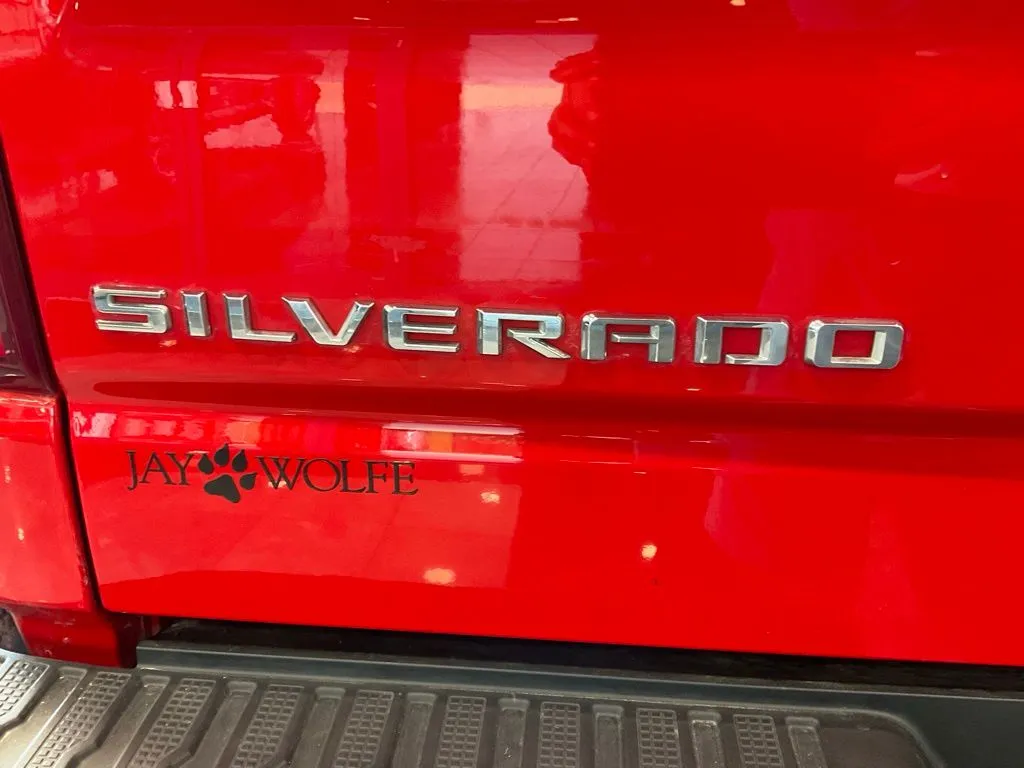 Chevrolet Silverado photo 23
