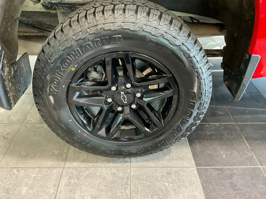 Chevrolet Silverado photo 7