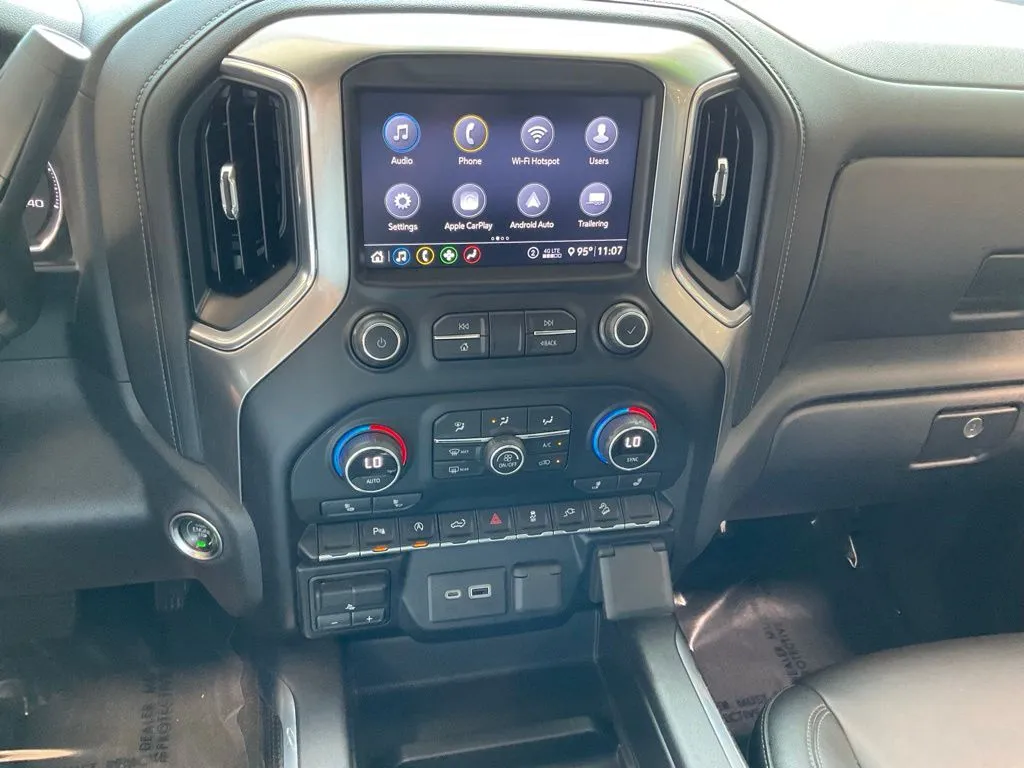Chevrolet Silverado photo 15