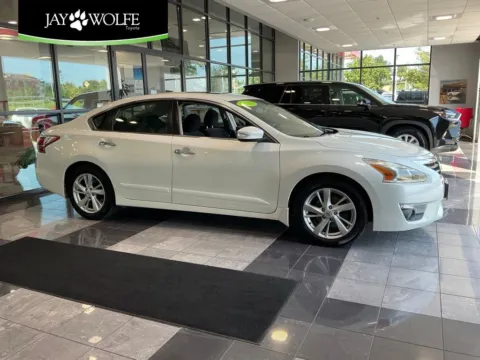 White 2013 Nissan Altima 2.5 SV for sale in Kansas City, MO