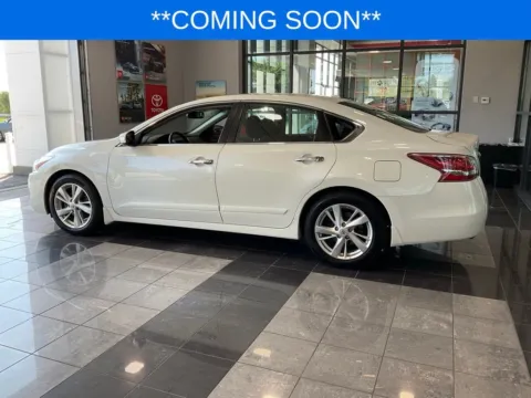 More photos of 2013 Nissan Altima 2.5 SV at Jay Wolfe Toyota, MO