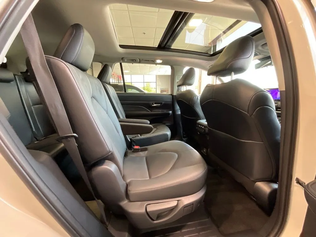 Toyota Grand Highlander photo 20