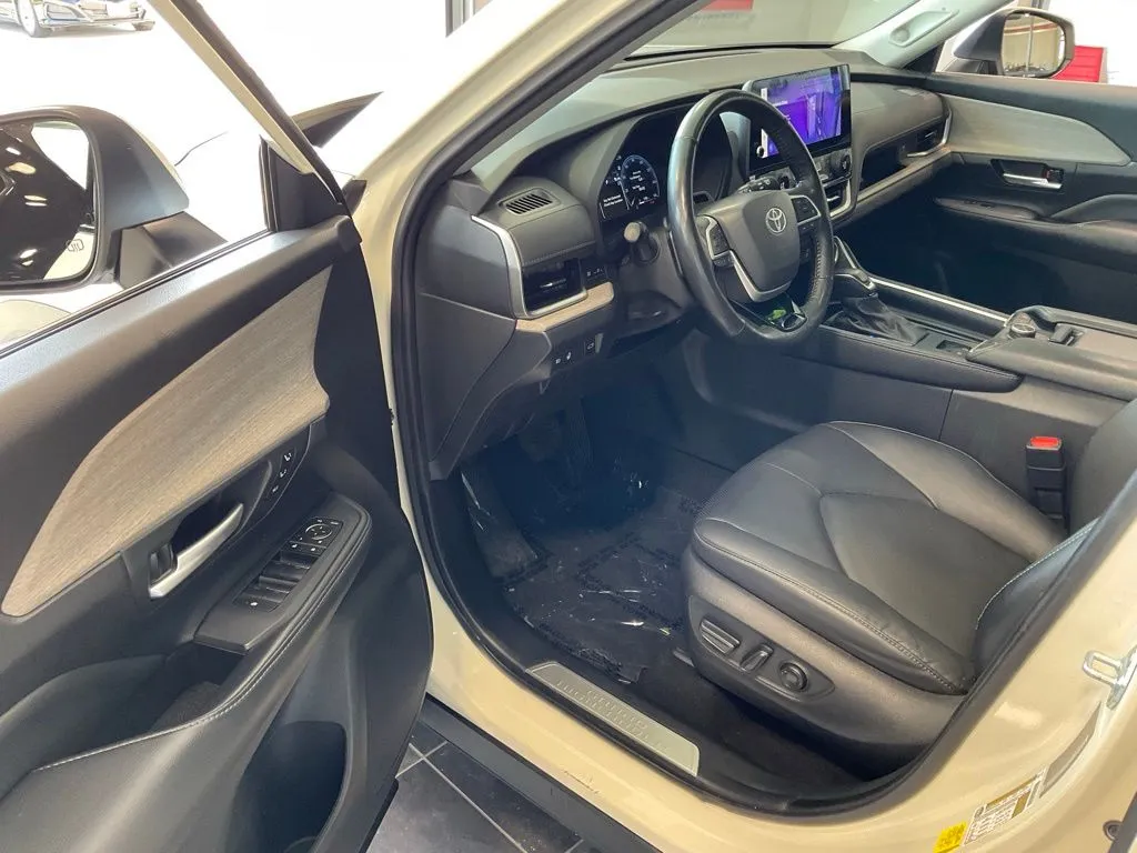 Toyota Grand Highlander photo 9