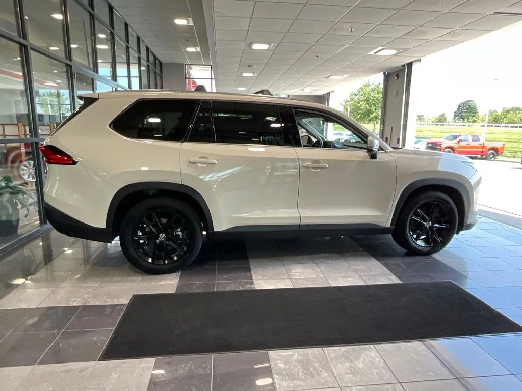 Toyota Grand Highlander photo 6