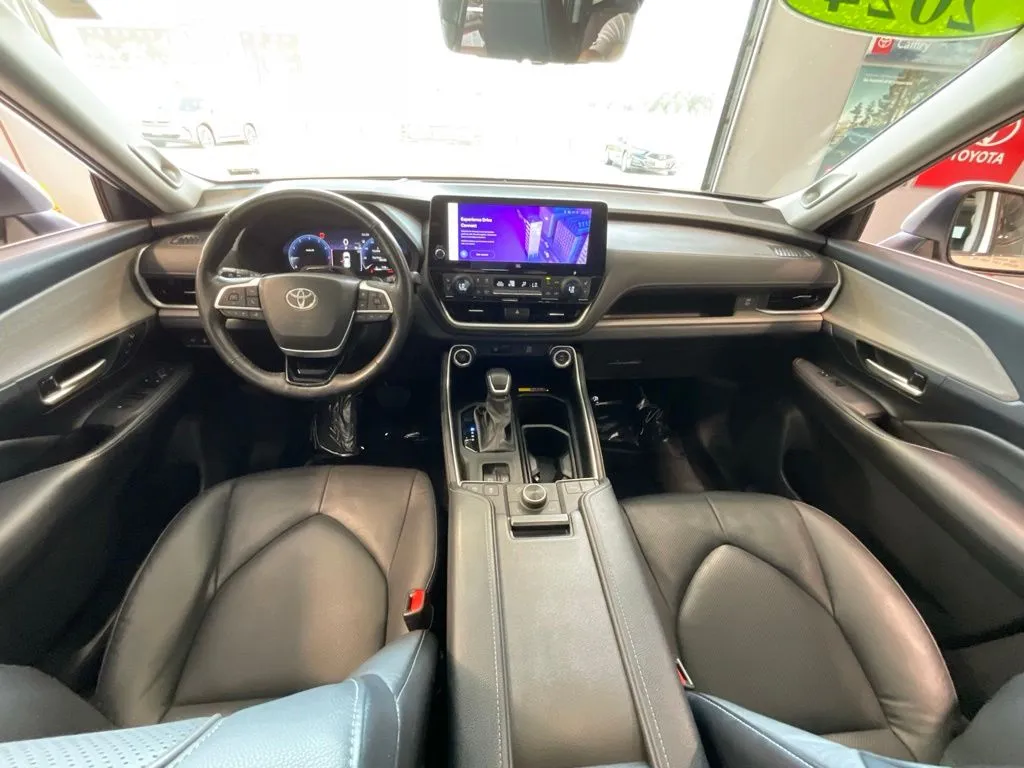 Toyota Grand Highlander photo 8