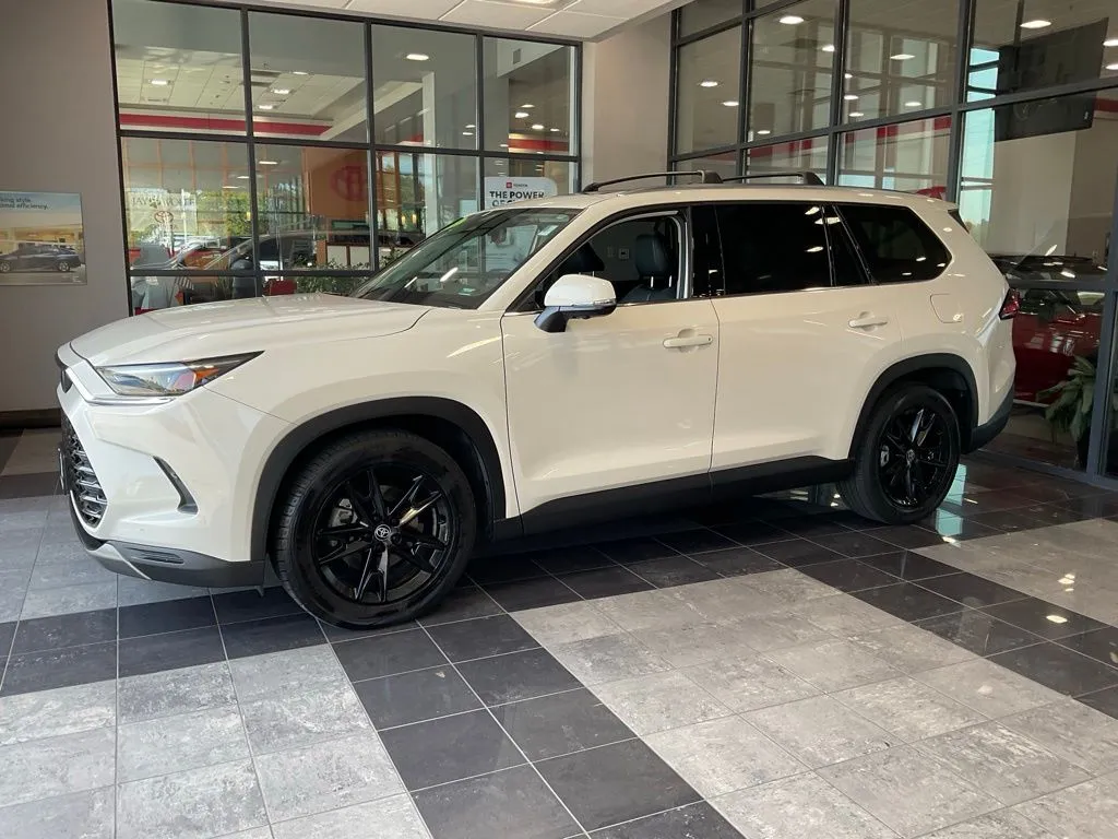 Toyota Grand Highlander photo 3