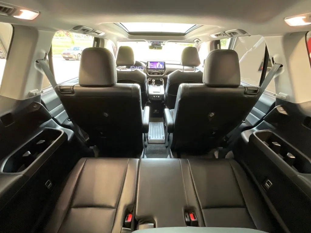 Toyota Grand Highlander photo 24
