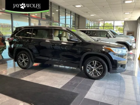 Black 2016 Toyota Highlander XLE V6 for sale in Kansas City, MO